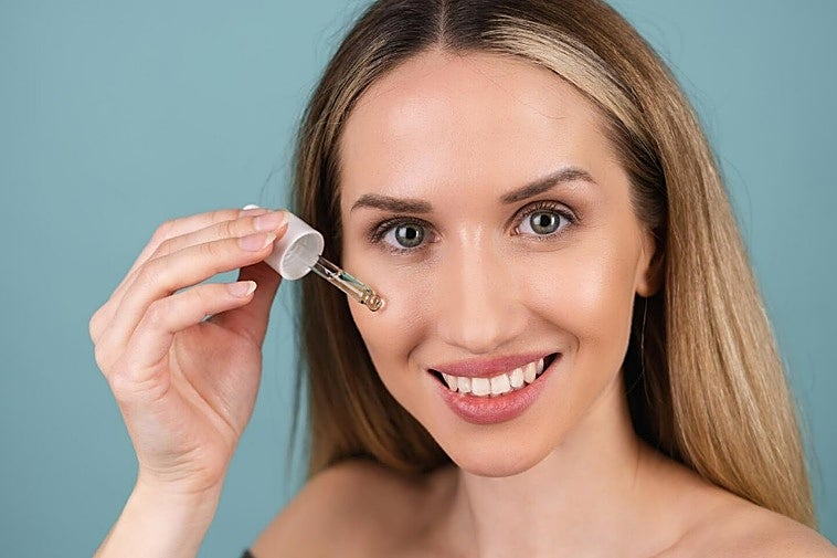 Si quieres una piel hidratada y sin brillos, necesitas el sérum Anthelios de La Roche-Posay