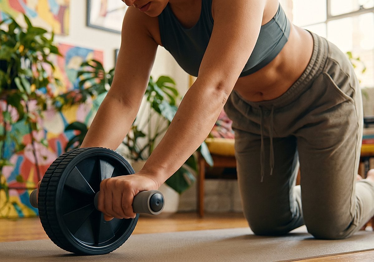 Si quieres entrenar el core en casa, no te pierdas estas ruedas abdominales
