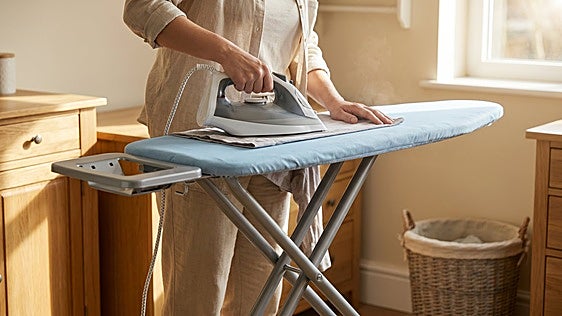 Cuida de tu espalda mientras planchas con estas tablas de planchar con base de aluminio y altura regulable