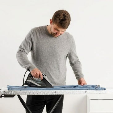 Di adiós a las arrugas con la plancha de vapor Taurus 3200 W que ofrece un planchado ágil y versátil