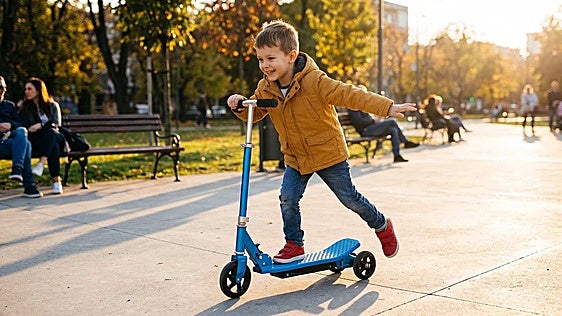 Estos patinetes infantiles de tres ruedas facilitan el equilibrio y la coordinación, a la vez que divierten