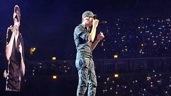 Enrique Iglesias hace vibrar Kazajistán