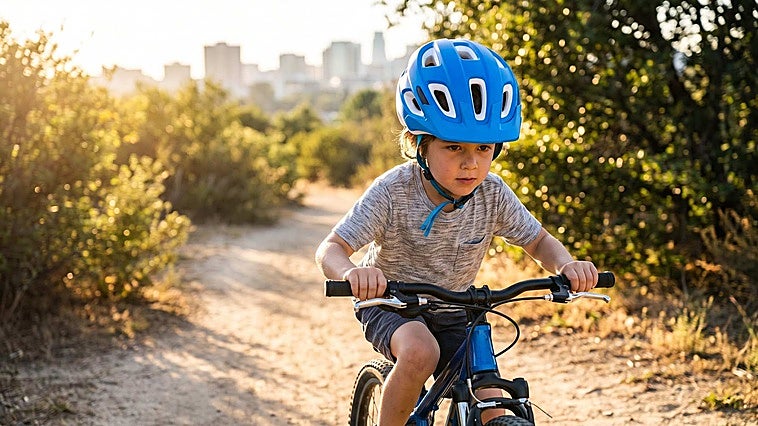 Los mejores cascos y protecciones para que los niños monten en bici o patines sin riesgos