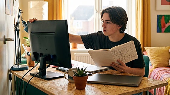 Los mejores monitores de ordenador baratos tanto para trabajar como para el entretenimiento