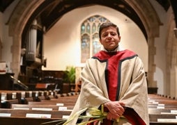 La Iglesia Episcopal de Estados Unidos tiene a su primer decano trans: esta es su historia