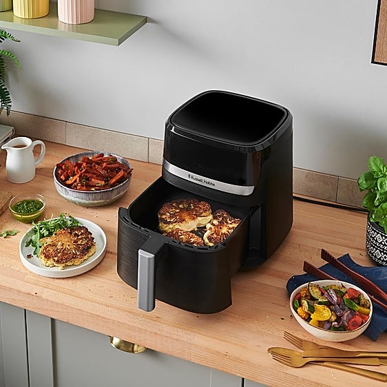 Cocina lo que quieras de forma fácil y rápida con la freidora de aire Russell Hobbs Satisfry