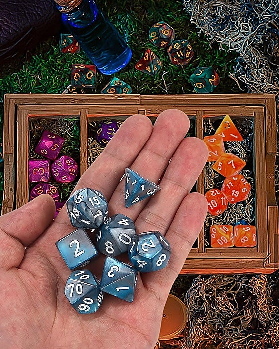 Si juegas a rol de mesa, no te pierdas estos dados y accesorios