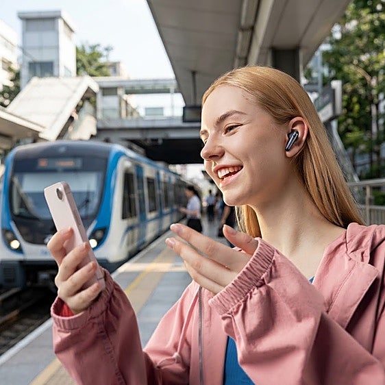 Los auriculares inalámbricos que aíslan hasta el 98,5% del ruido y duran hasta 50 hora