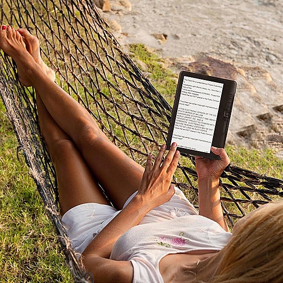 Si te gusta leer, estos lectores de libros electrónicos te van a enganchar mucho más a la lectura