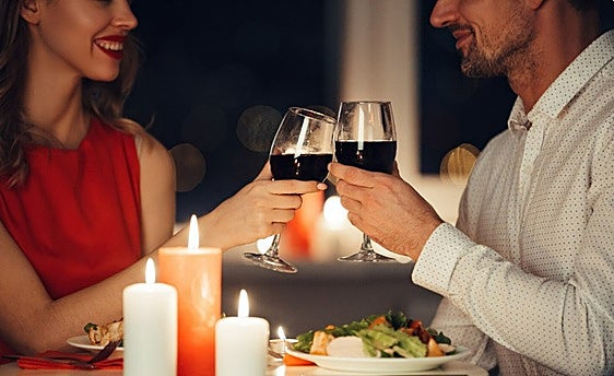 Sorprende con esta caja Wonderbox y ragala una noche con cena romántica en España o Europa