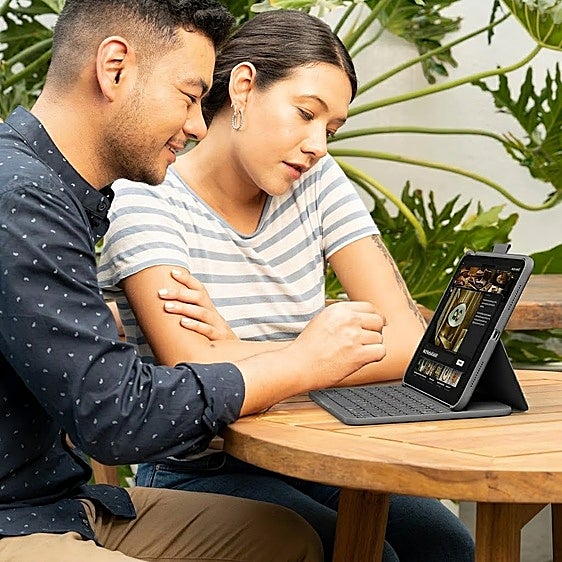 Convierte tu tablet en un portátil con estas prácticas fundas con teclado incorporado