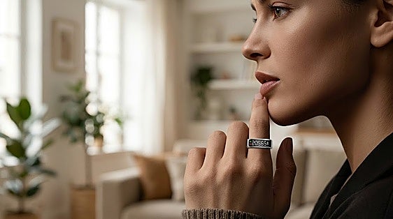 Este anillo inteligente con pantalla LED monitoriza el sueño, el pulso y la actividad física sin llevar reloj