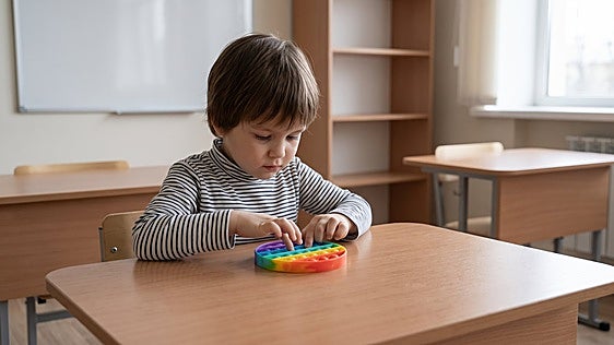 El juguete antiestrés de Amazon que ayuda a los niños a relajarse y concentrarse mientras juegan