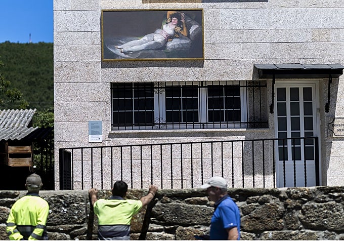 Asturianos'ta Goya'nın 'Giyinmiş Maja' tablosu.
