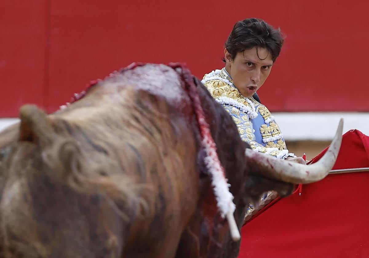 Reencuentro de Roca Rey con sus incondicionales de Pamplona