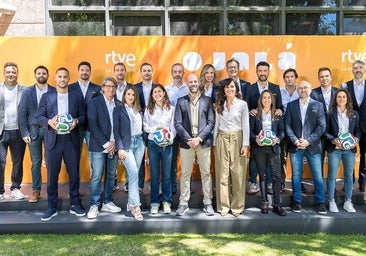 Foto de familia del equipo de periodistas y profesionales que cubrieron el Mundial 2026 en TVE