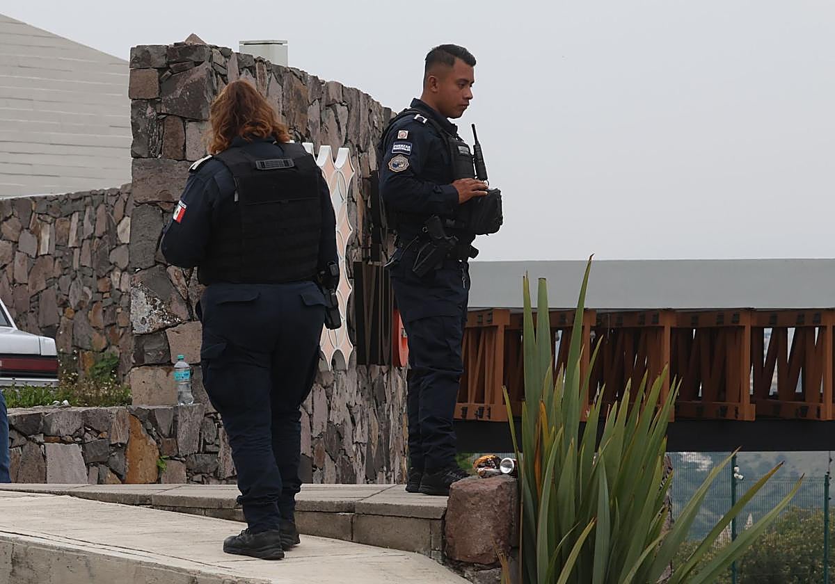 Asesinan a un miembro del grupo Camilo Séptimo, a su mujer embarazada y su hija de 3 años
