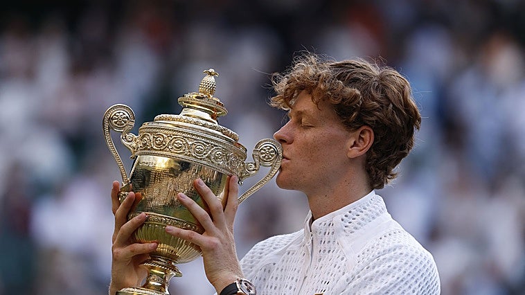 Sinner consolida su reinado ante la ausencia de Alcaraz