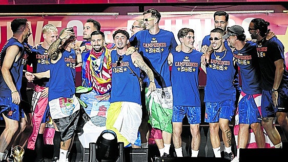 España se une en una fiesta Mundial con los campeones
