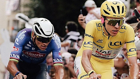 Van der Poel y Pogacar provocan el delirio en París