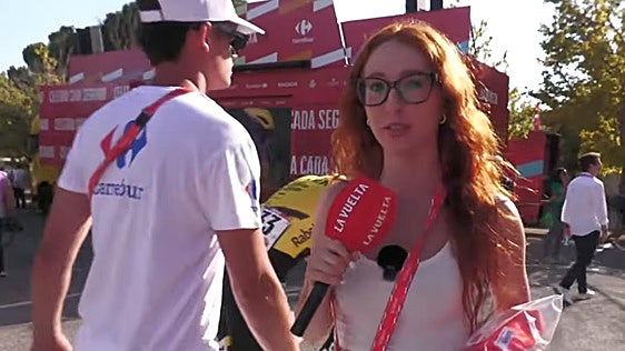 La polémica influencer Erola Jons continuará en La Vuelta pero sin contacto con los ciclistas