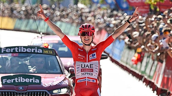 Pogacar aplaca la valentía del Decathlon y revienta La Vuelta en la cuarta etapa