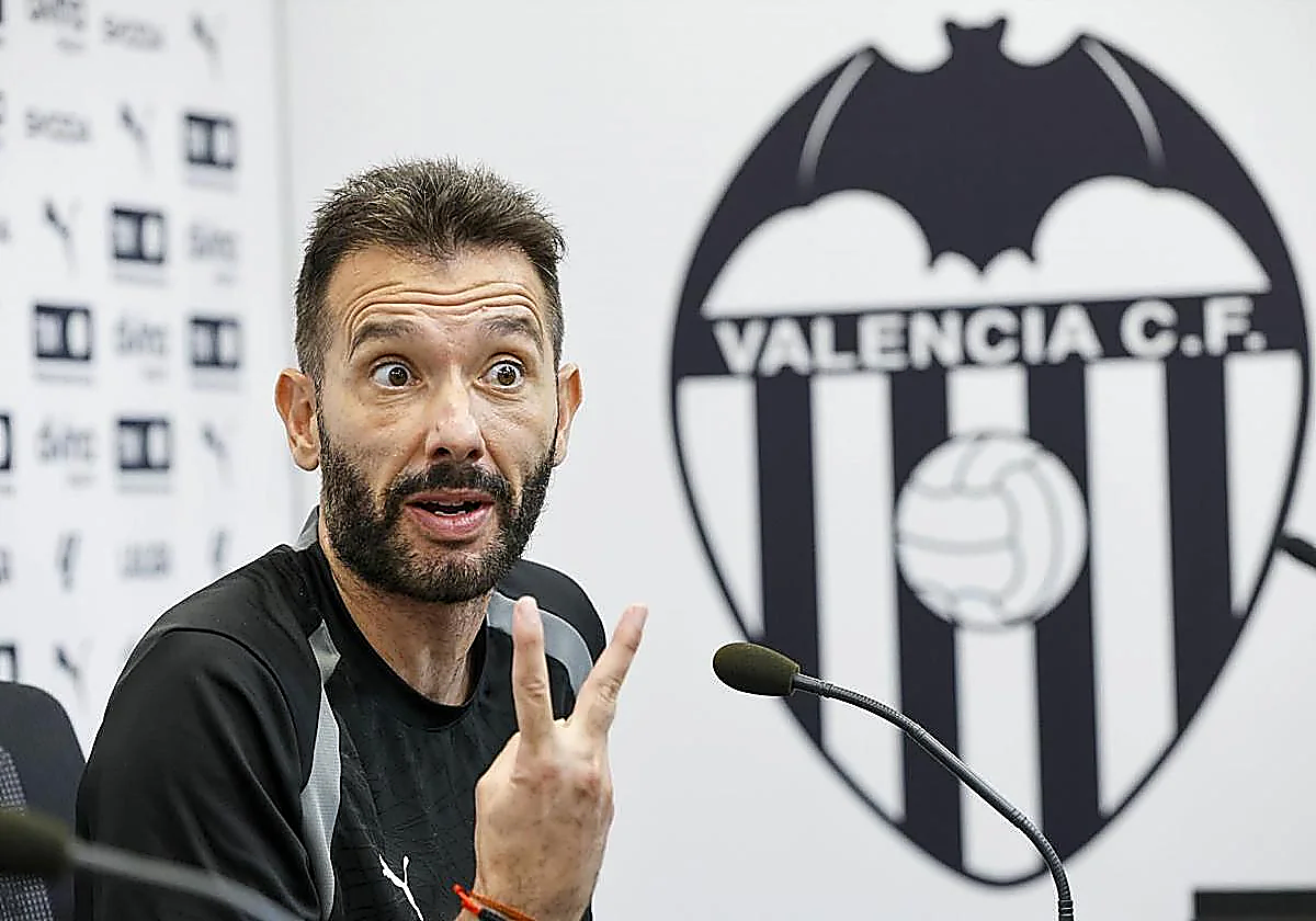 El enfado de Corberán con Rodri: «Fue Gayà quien tomó la iniciativa de llamar. Sus palabras no nacen desde el respeto»