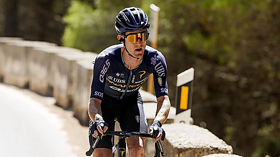 Enric Mas echa el lazo a Roglic y acaricia la victoria en La Vuelta