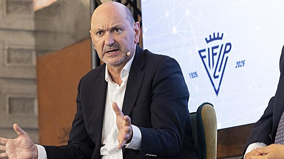 Rafael Louzán da por hecho que la final del Mundial 2030 será en España