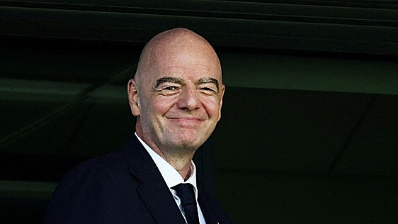 Las grandes ligas europeas cargan contra Infantino por «abuso de poder»