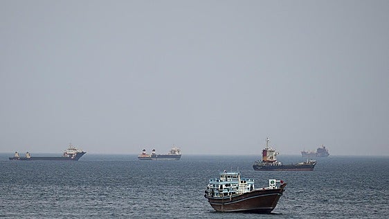 Más de un millar de barcos con mercancías valoradas en 110.000 millones siguen bloqueados en Ormuz