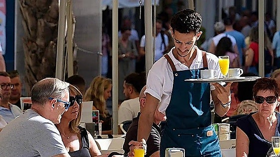 Los salarios  en España han sufrido el tercer mayor recorte de poder adquisitivo de la OCDE y seguirán sin repuntar
