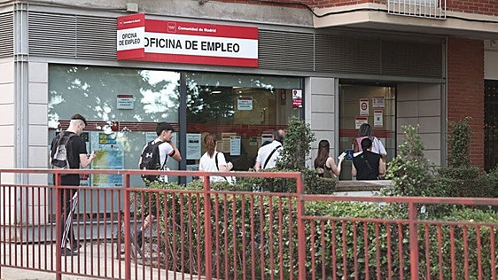 La brecha se agranda: solo una quinta parte de los nuevos empleos son para parados