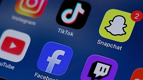 Bruselas exige a Facebook e Instagram que cambien su diseño «adictivo»