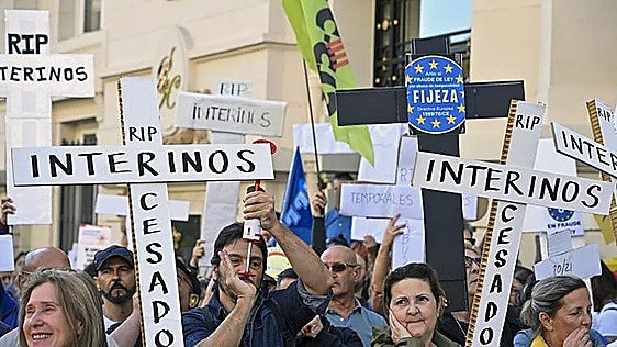 El Supremo «destierra» la figura del «indefinido no fijo» y exige indemnizar a los interinos por los abusos