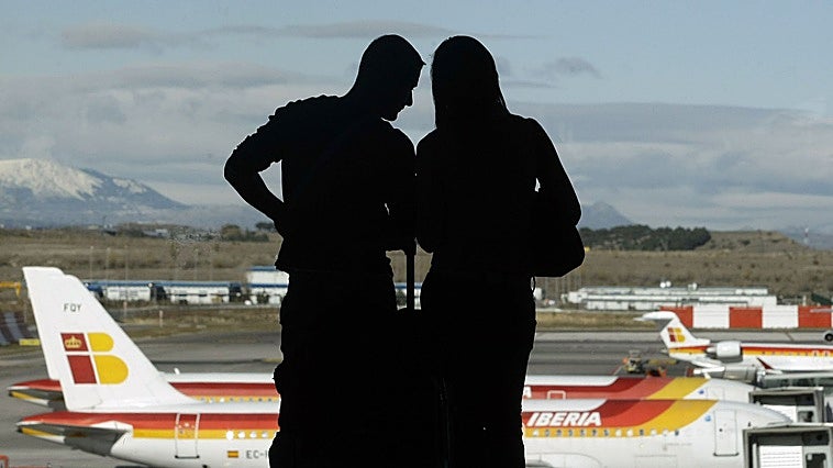 España falla en retener a sus jóvenes y pierde 8.600 al año pese a la mejora de la economía