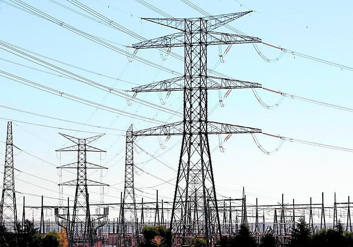 Red Eléctrica vuelve a 'desconectar' a la gran industria tras otra 'caída' eólica