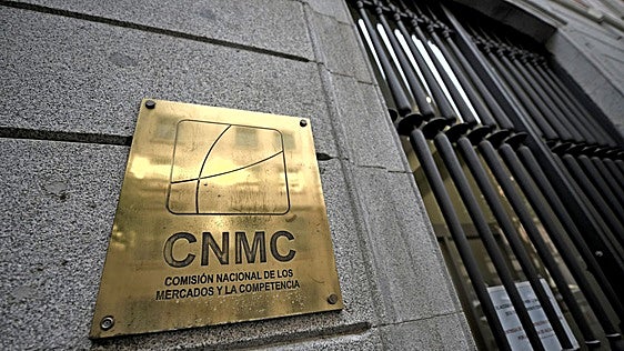La CNMC plantea sancionar a Lyntia por incumplir los compromisos de la compra de fibra óptica de Iberdrola