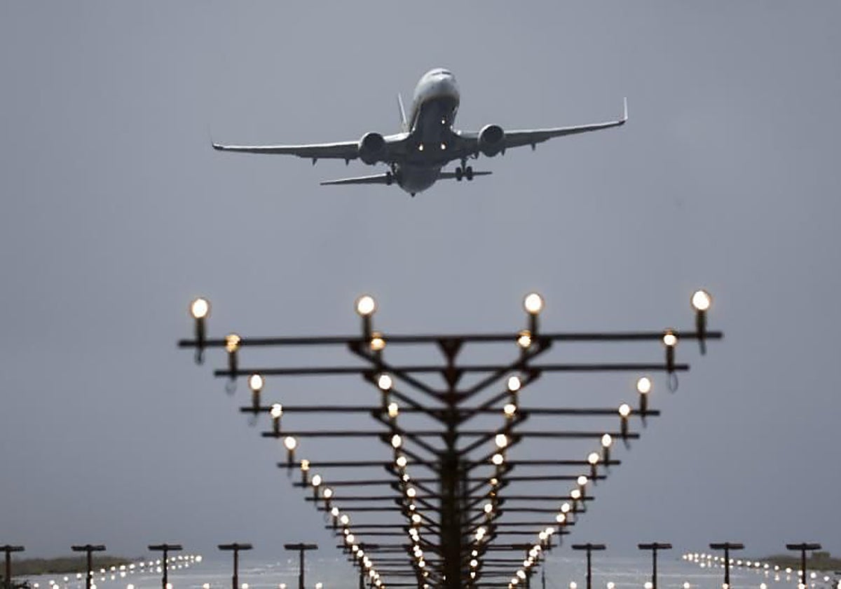 Ryanair prevé dos millones menos de pasajeros por la crisis del petróleo y avisa de subidas en los billetes