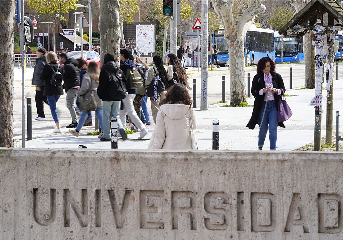 Los préstamos para pagar la universidad se cuadruplican en una década y representan ya el 14% del crédito al consumo