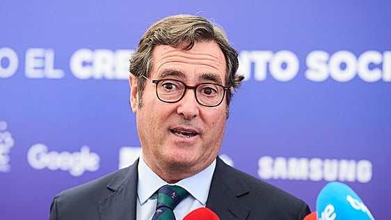 La CEOE rompe negociaciones con el Gobierno hasta que el Congreso vote la ley de 'lobbies'