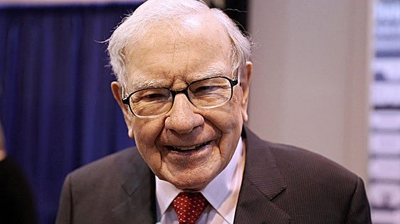 Warren Buffett se retira  y cede la presidencia  de Berkshire Hathaway a su hijo Howard