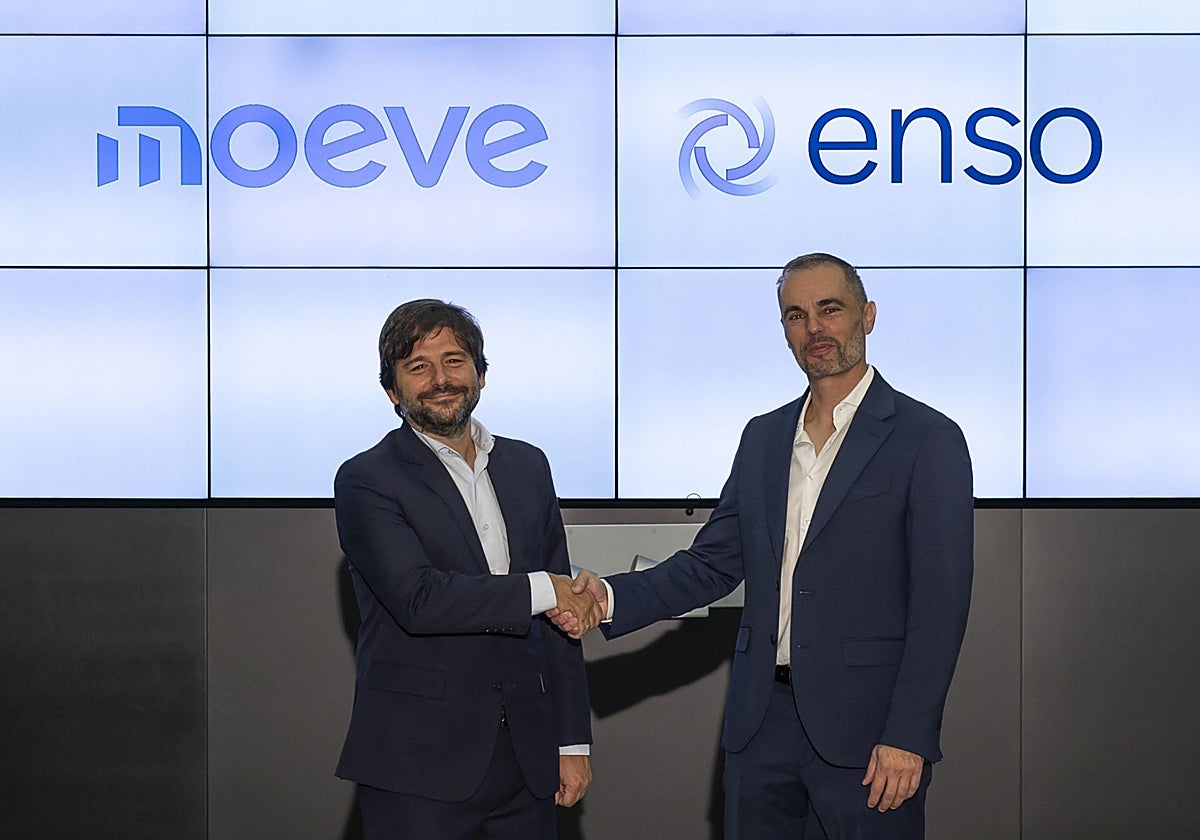 Carlos Aguilera, responsable de desarrollo comercial de Moeve decarbonize y El consejero delegado de ENSO, Elías Hernández