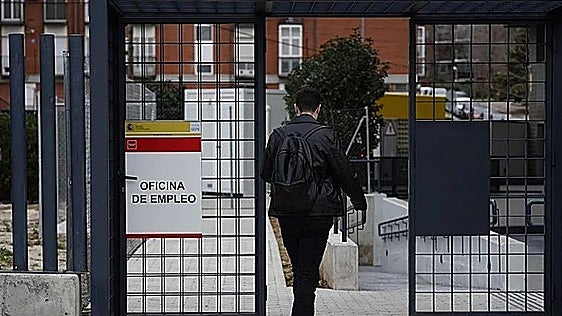 Casi 750.000 nuevos empleos en un año pero solo 42.000 parados menos, ¿por qué?