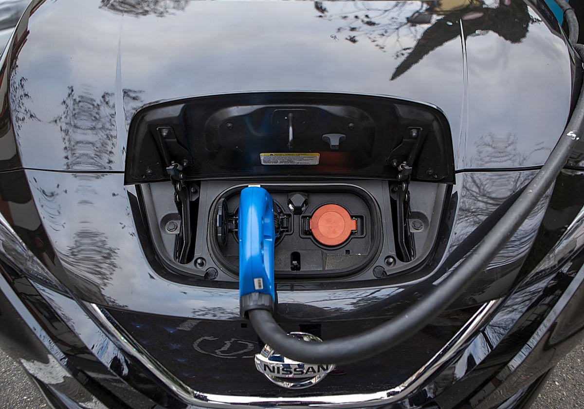 Las ventas de vehículos eléctricos en España despuntan con las ayudas estatales.