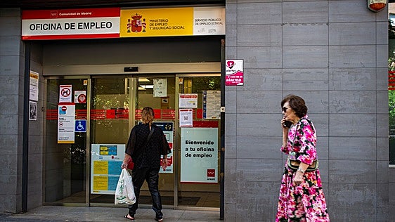 Los despidos golpean a los sénior y superan el millón en un lustro
