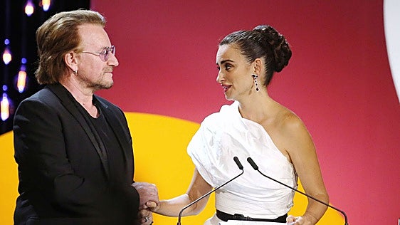 El motivo por el que Bono le ha regalado un coche a Penélope Cruz