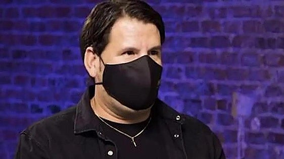 Lucas presume de su nueva nariz: «No paro de mirarme al espejo»
