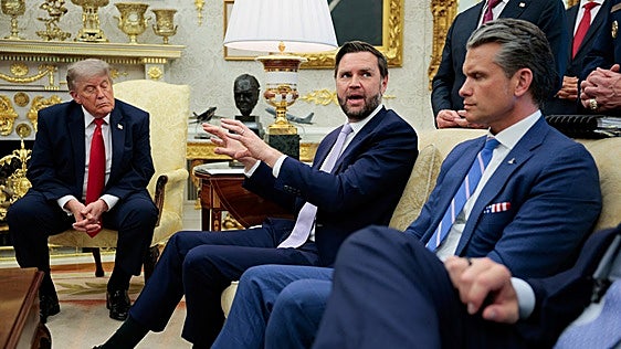 Trump activa al Ejército para preparar una gran operación de ayuda a Venezuela que incluye 150 millones
