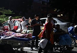 Exteriores aumenta a cinco los españoles muertos tras los seísmos y a 119 los desaparecidos